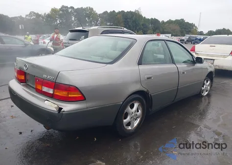 1999 Lexus Es 300 from USA, damaged, VIN JT8BF28G7X5058350